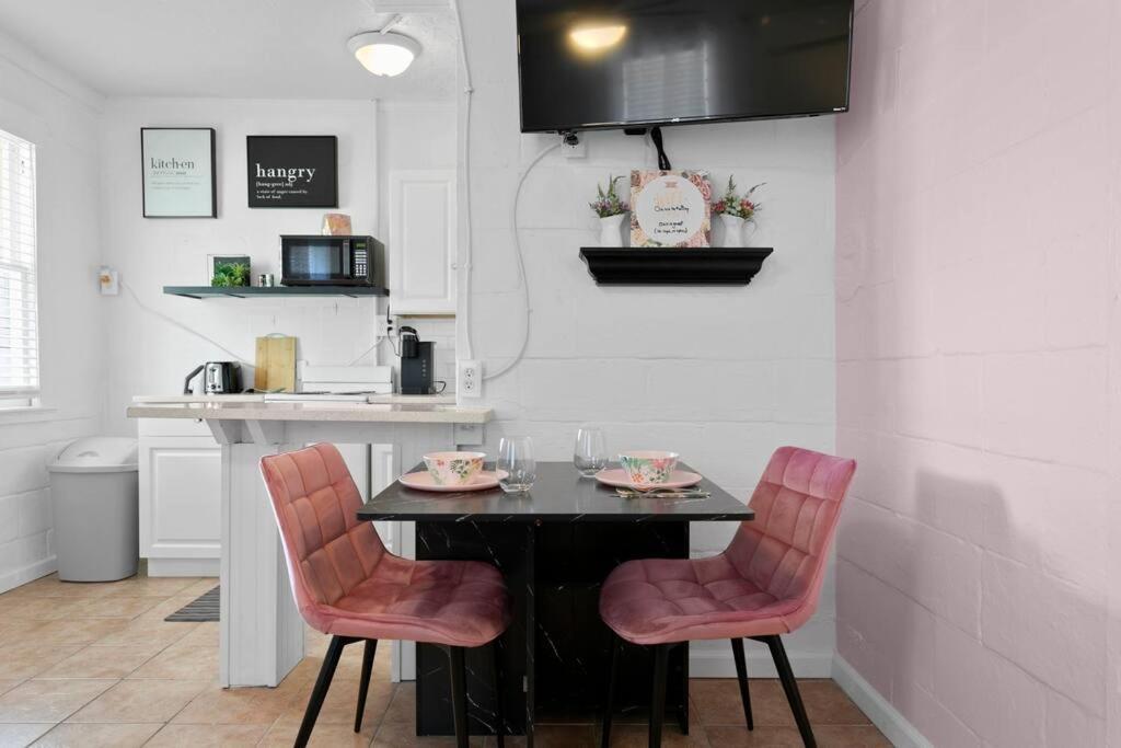 The Pink Oasis Waterfront 1 Bed Apt Daire Tampa Dış mekan fotoğraf