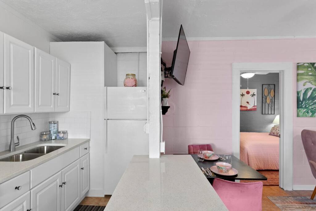 The Pink Oasis Waterfront 1 Bed Apt Daire Tampa Dış mekan fotoğraf